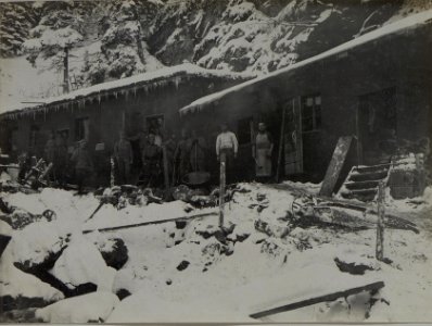 Mannschaftsbaracke auf 1700 m Höhe.Contrinschlucht. (BildID 15459590)