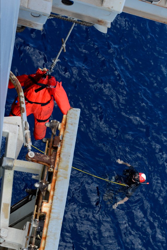 Man overboard drill 140326-N-BD629-022