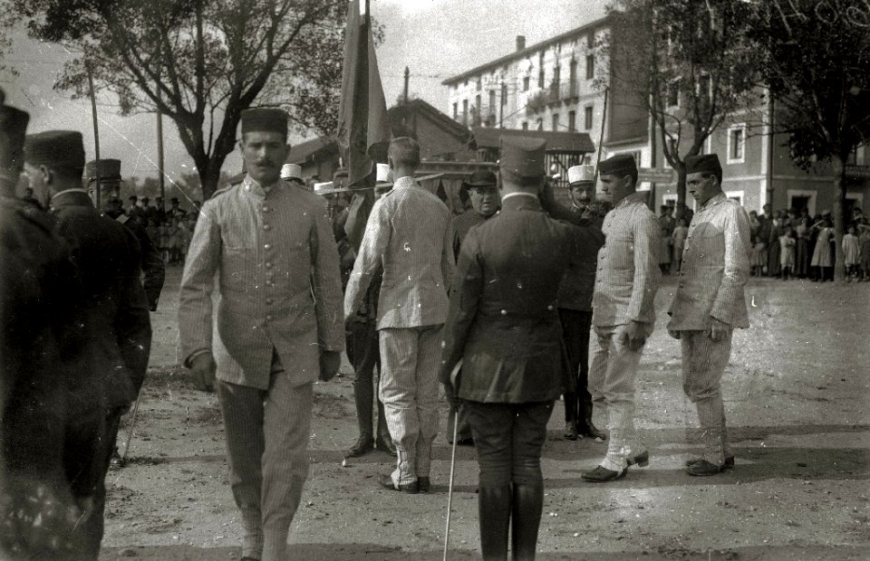Maniobras militares en Ondarreta, jura de bandera (2 de 2) - Fondo Car-Kutxa Fototeka
