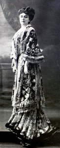 Manteau du soir par Redfern 1908 cropped