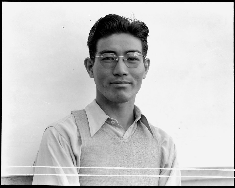 Manzanar Relocation Center, Manzanar, California. Henry Ishizuka, graduate of University of Califor . . . - NARA - 537995