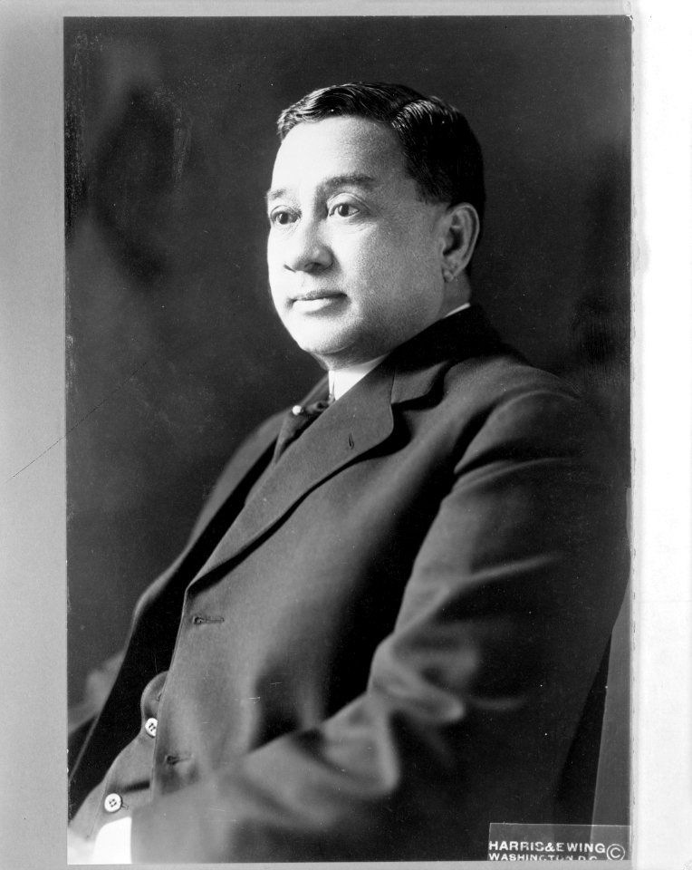 Manuel Earnshaw, Resident Commissioner to the United States from the Philippine Islands) - Harris & Ewing, Washington, D.C LCCN2011647829