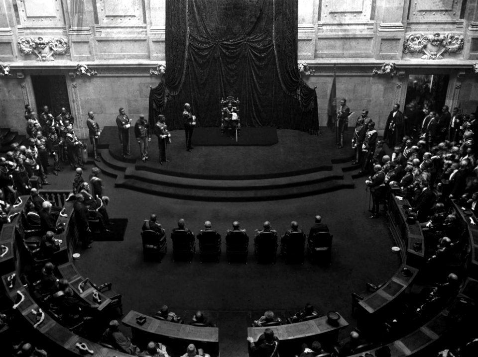 Manuel II of Portugal delivering the crown speech at the opening of the Parliament