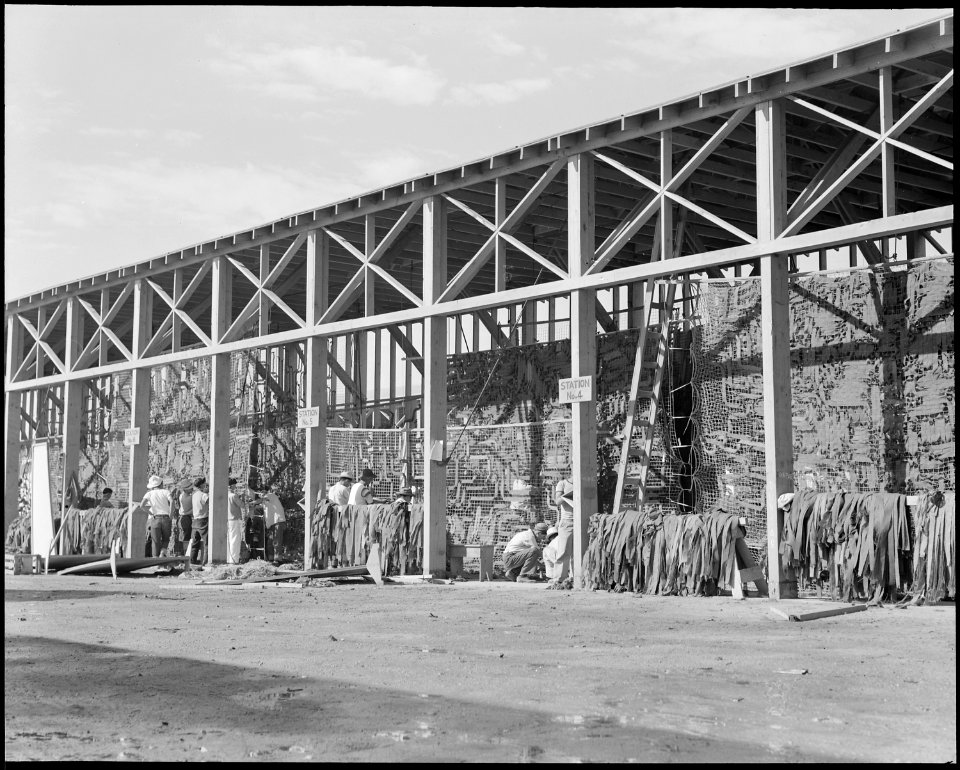 Manzanar Relocation Center, Manzanar, California. Making camouflage nets for the War Department. T . . . - NARA - 538101