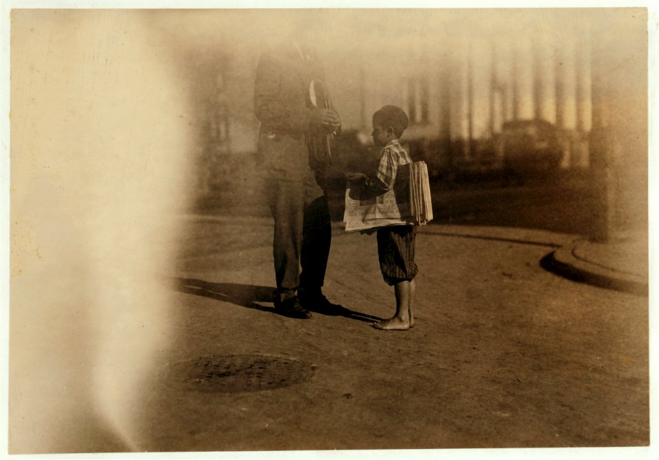 Manuel Oliver, 4th St., a newsboy who begins work at 5 A.M., New Bedford, Mass., August 22, 1911. 7-15 A.M. Richard K. Conant, Witness. LOC nclc.03738