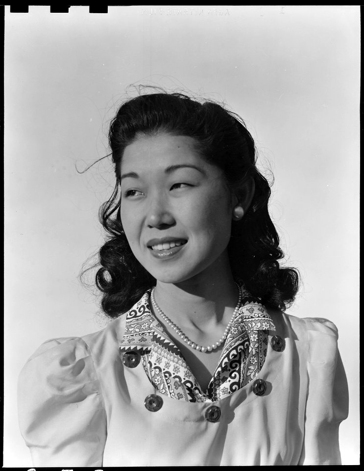 Manzanar Relocation Center, Manzanar, California. Shizuco Setoguchi is now assisting the local news . . . - NARA - 538004