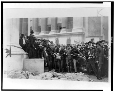 Many killed in Wall St. explosion LCCN2002712124