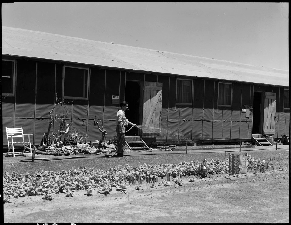Manzanar Relocation Center, Manzanar, California. A barrack home at this War Relocation Authority c . . . - NARA - 538156