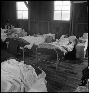 Manzanar Relocation Center, Manzanar, California. Women's ward in the temporary barracks hospital a . . . - NARA - 538143