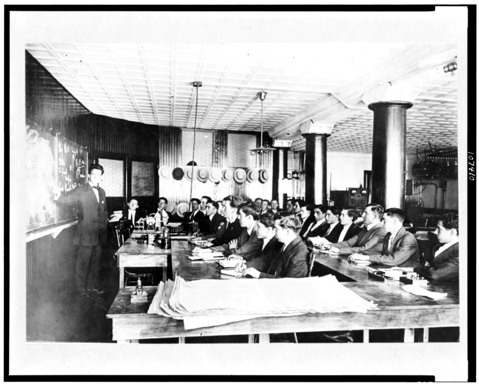 Marconi wireless school, New York. Students learning technicalities and engineering methods LCCN93504728