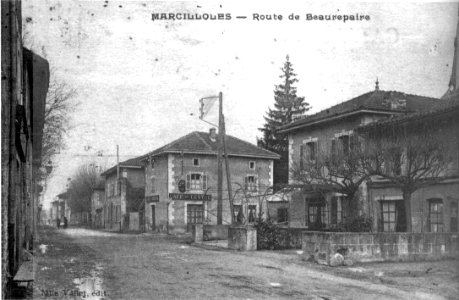 Marcilolles, route de Beaurepaire vers 1930, p 118 de L'Isère les 533 communes - Mlle Villet édit photo
