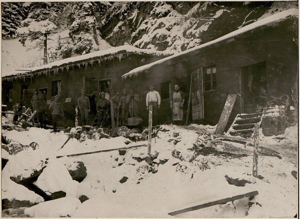 Mannschaftsbaracke auf 1700 m Höhe, Contrin-Schlucht (BildID 15735789)