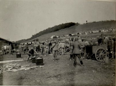 Mannschaftsküchen des XV. kaiserlich ottomanischen Korps im Truppenlager, 15. August 1916 (BildID 15542702)