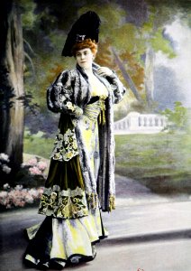 Manteau du soir par Redfern 1905 cropped photo