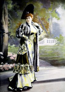 Manteau du soir par Redfern 1905 cropped