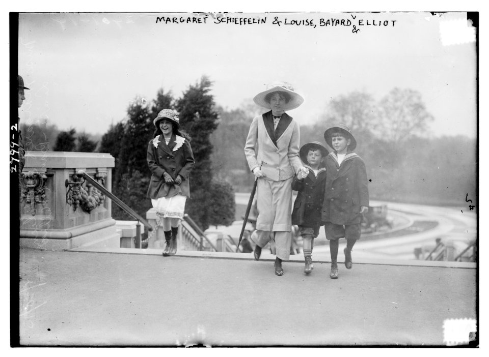 Margaret Schieffelin & Louise, Bayard & Elliot LCCN2014693934