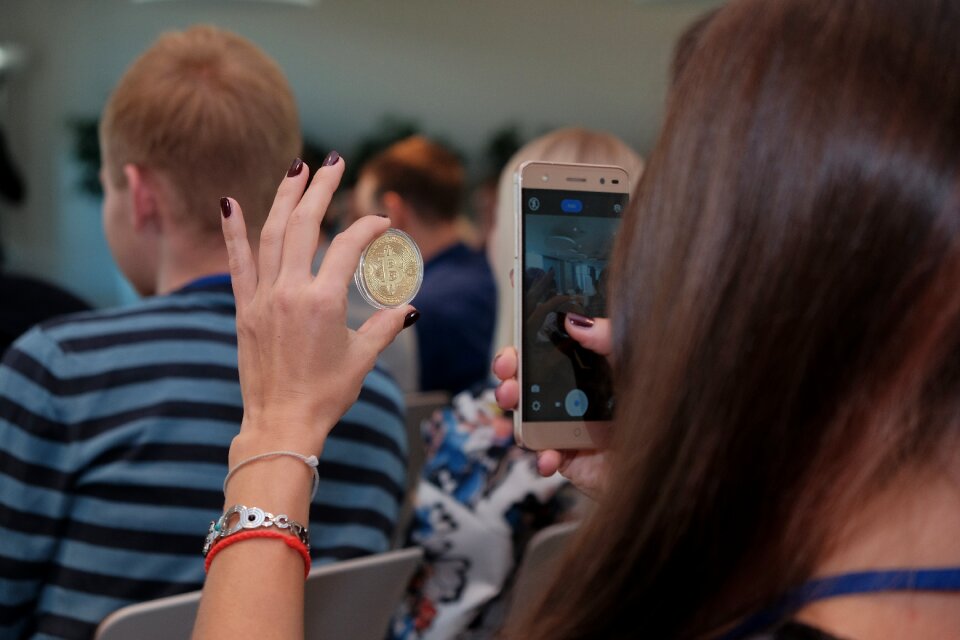 Blockchain cue bitcoin