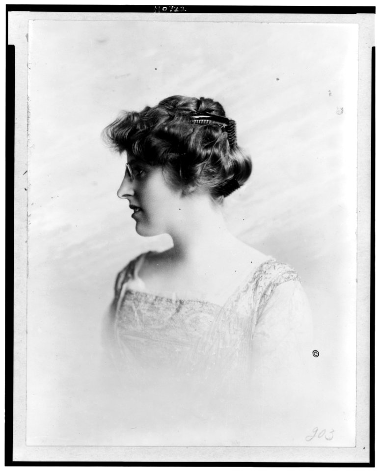 Margaret Wilson, head-and-shoulders portrait, facing left LCCN94503935
