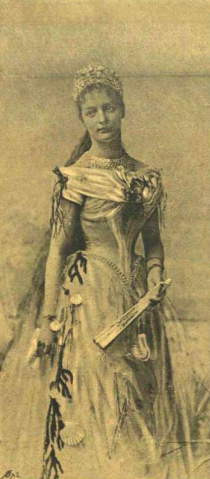 Margit főhercegnő farsangi ruhában