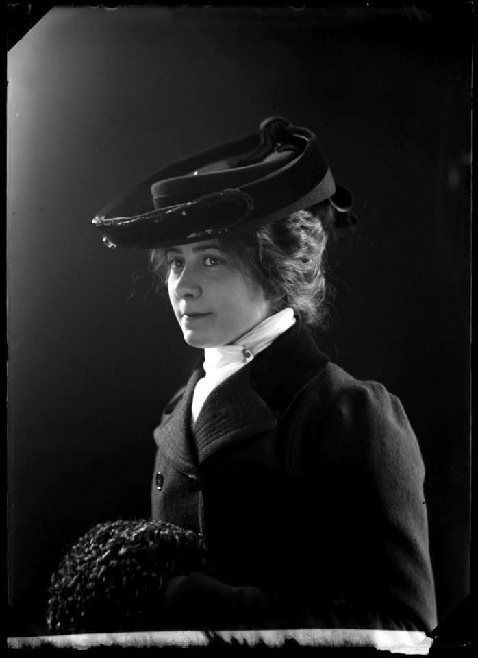 Margit Torsell, actor, undated portrait about 1903 - SMV - GT049