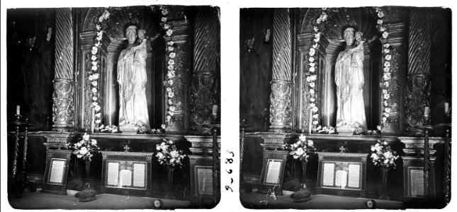 Mare de Déu en marbre a l ' interior de l'església de Santa Maria de Cervelló