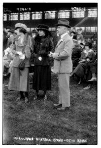 Marg. Kahn, Beatrice Byrne, Otto Kahn LCCN2014707898
