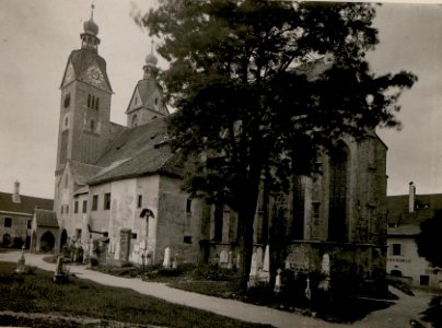 Maria Saal, Blick auf die Kirche von Osten. (BildID 15509767)