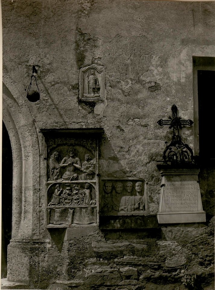 Maria Saal, Partie an der Südseite der Pfarrkirche. (BildID 15509788)