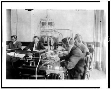 Marconi wireless school, New York. Students practicing LCCN93504727