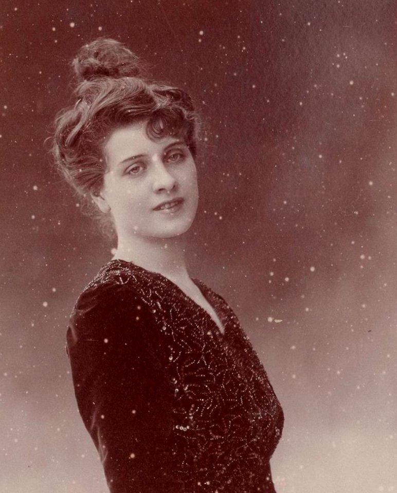 Marguerite Brésil par Nadar, btv1b531174462 (cropped)