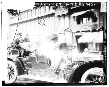 Margaret Andrews (in auto) LCCN2014687710