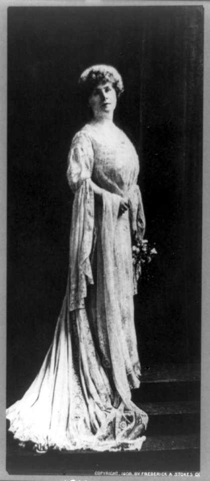 Marie Corelli, full-length portrait, standing, facing right LCCN89706403