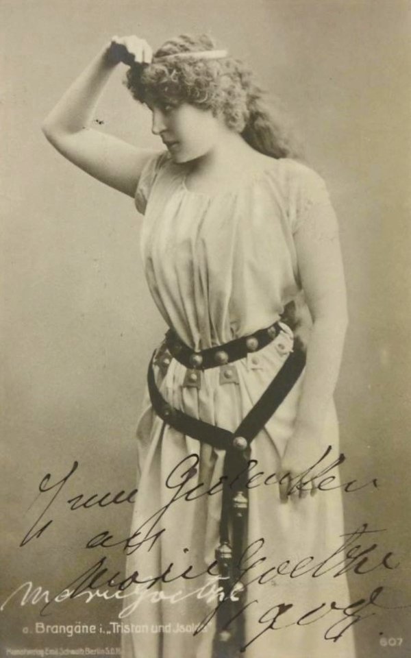 Marie Götze als Brangäne, signiert 1908
