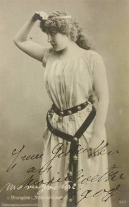 Marie Götze als Brangäne, signiert 1908