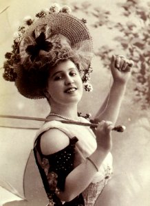 Marguerite Brésil, btv1b8596914s-p011, 4 (cropped)