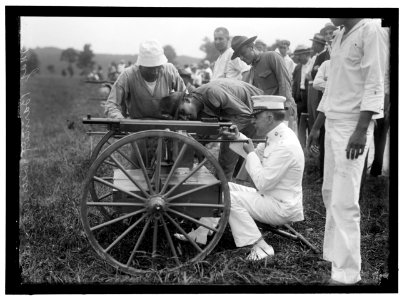 MARINE CORPS RIFLE RANGE, WINTHROP, MD. GEN. BARNETT TESTING COLT'S AUTOMATIC MACHINE GUN LCCN2016867421