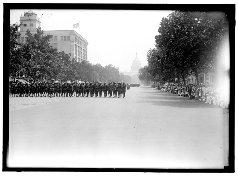 MARINE CORPS, U.S.N. MARINES PARADE LCCN2016870352