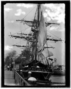 Marine-Etablissement aan het Oosterdok Op de voorgrond mogelijk HM Alkmaar Jacob Olie (max res)