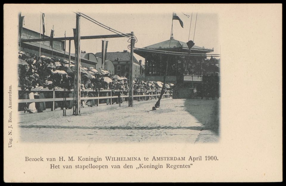 Marine-etablissement, Grote Kattenburgerstraat 7-17C tijdens bezoek van Koningin Wilhelmina en prins Hendrik wegens het van stapellopen van de Koningin Regentes