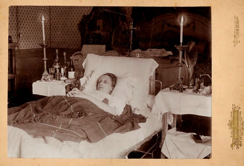 Marie Louise, Princess of Bulgaria on her deathbed