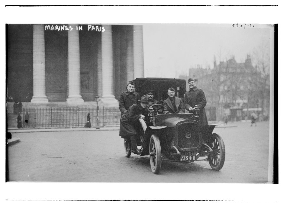 Marines in Paris LCCN2014708558