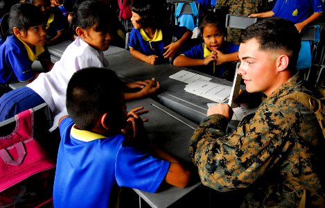Marines learn value of volunteering 140218-N-LX503-057