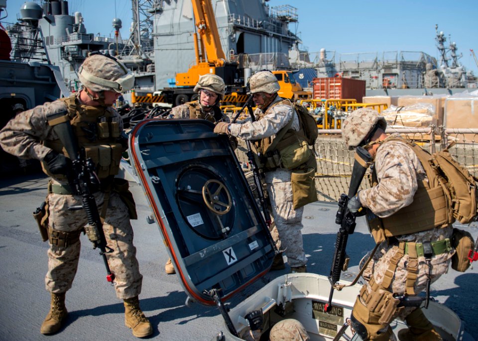 Marines train aboard USS Curtis Wilbur. (8725620733)