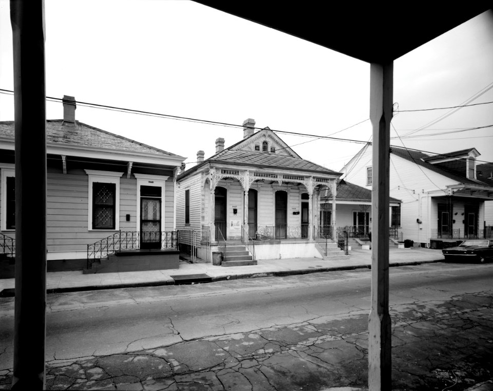 Marigny2447RoyalJetLowe1979AcrossStreet