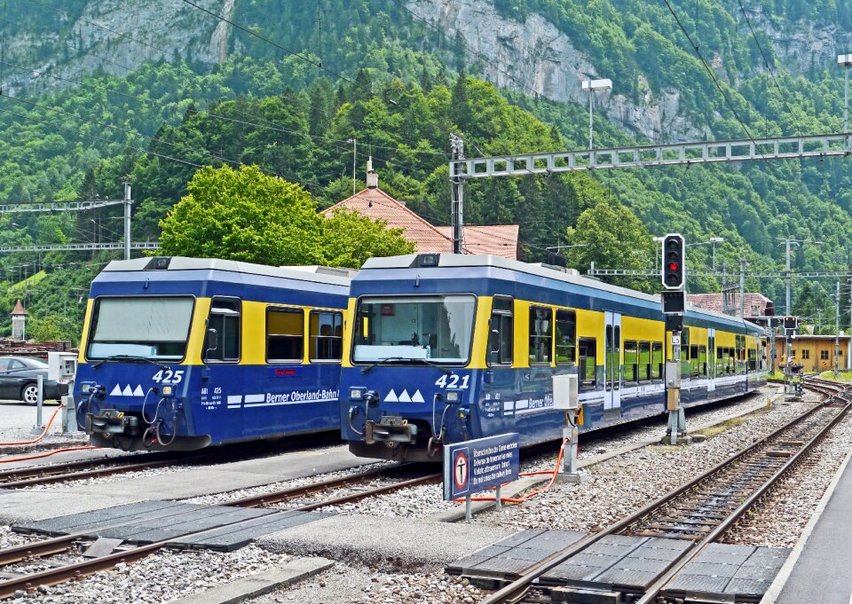 Electric multiple-unit trains zugbegegnung train meeting