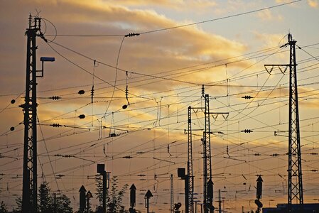 High voltage contact wire masts