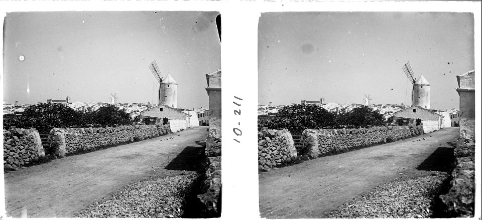 Molins i vista del poble d'Alaior