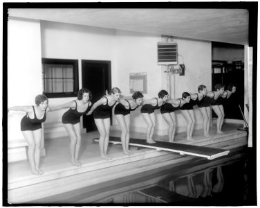 MARJORIE WEBSTER SCHOOL. SWIMMERS LCCN2016861897
