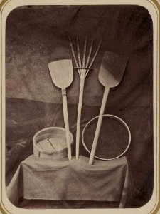 Molot'ba. Sievalka (sagu), riesheto (gal'bir), lopata (bil'), piatirogie vily (piandzhshakha) LCCN2007681401