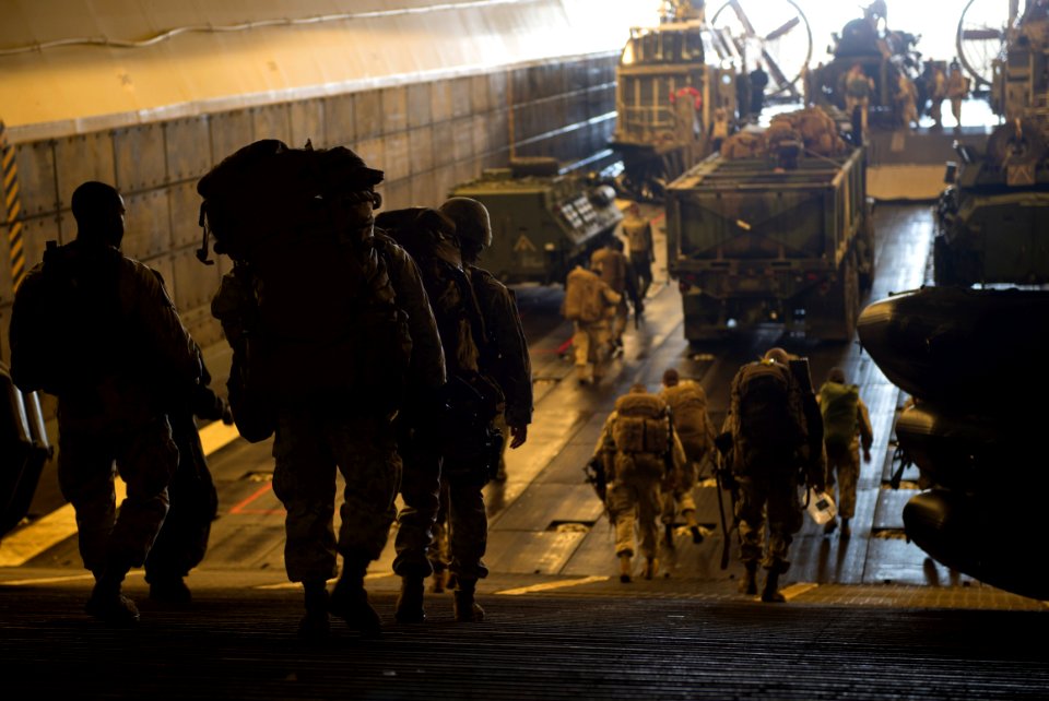 Marines board a Landing Craft Air Cushion. (22775969212)